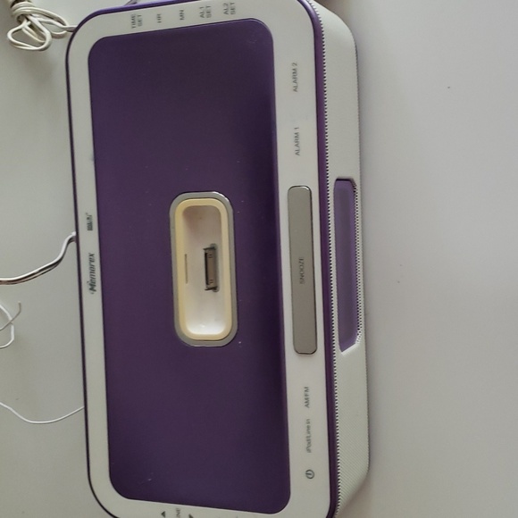 Memorex iWake Dual Alarm AM FM Radio and iPod Dock - Picture 2 of 4